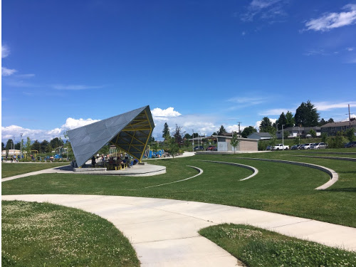 Large shelter with amphitheater seating.